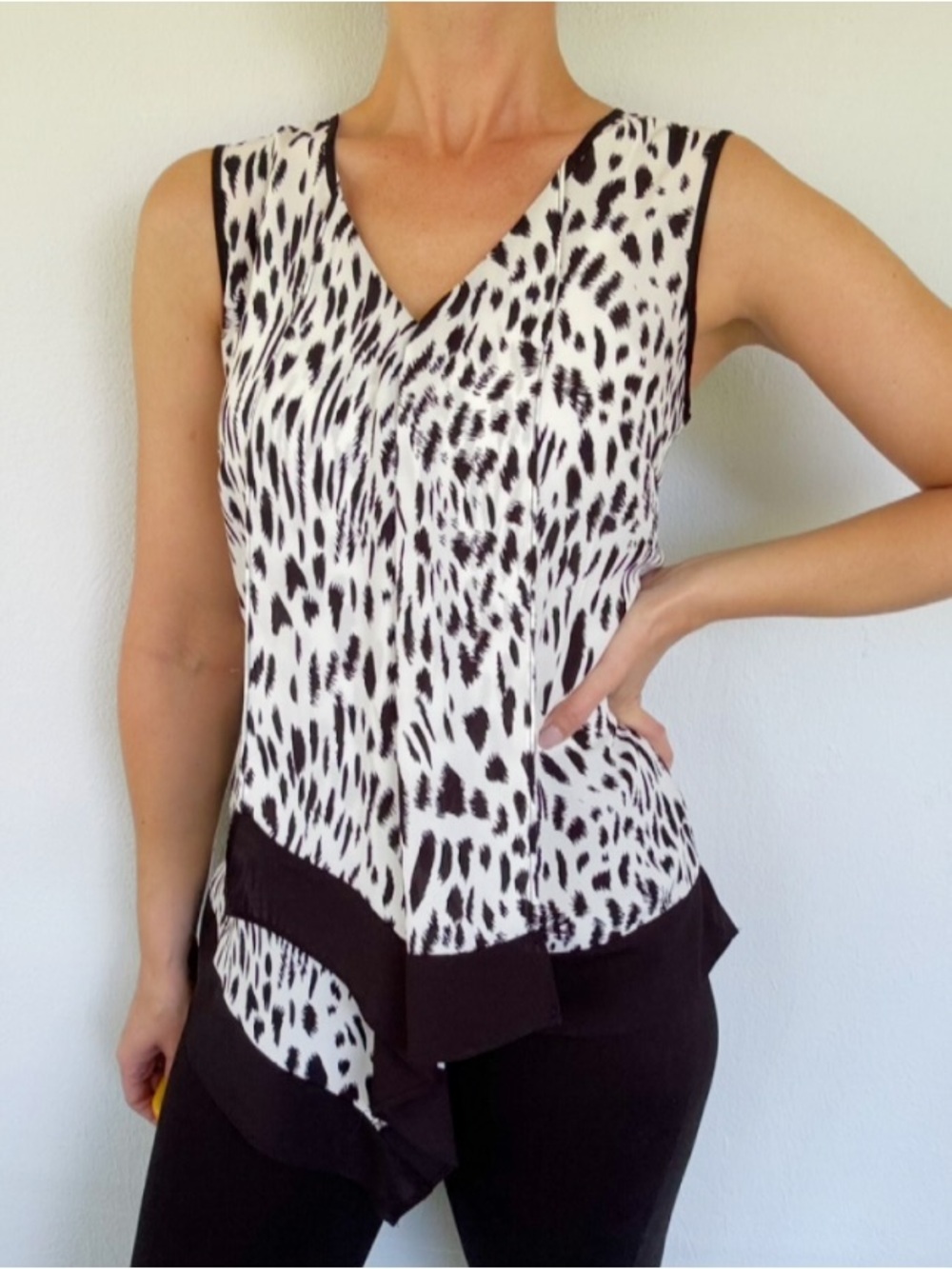 Patchington black white leopard sleeveless v-neck asymmetrical blouse medium